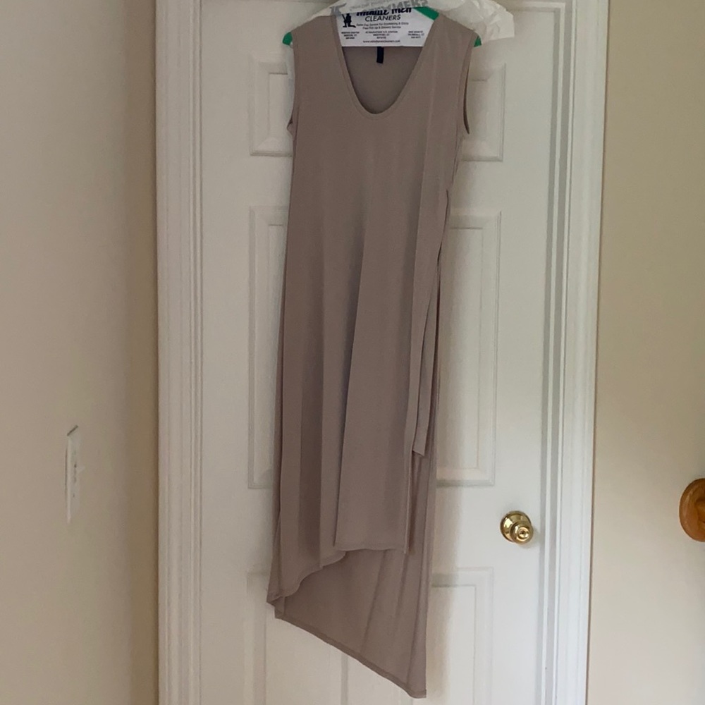BCBG beige middie dress with slit